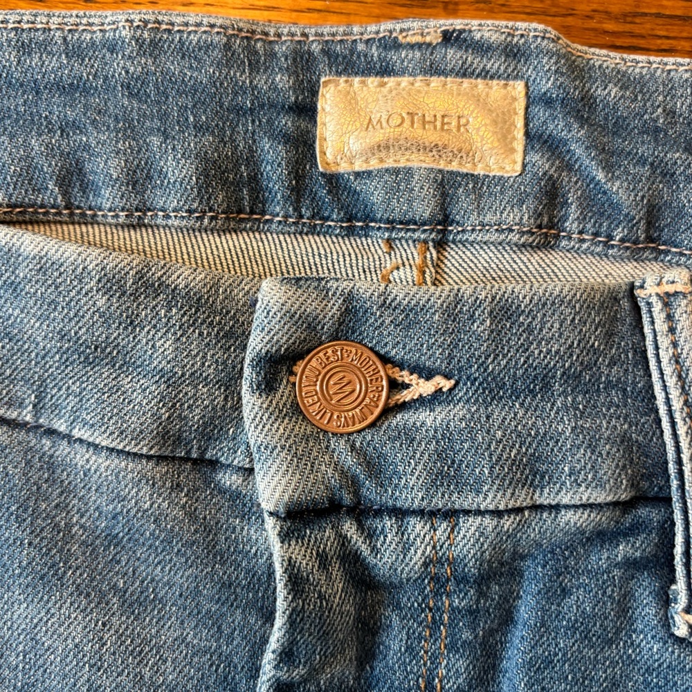 MOTHER High-Rise Light Blue Jeans with Embroidered Yellow Leopard - Picture 9 of 10